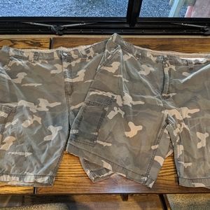 2 pair Men's Sz 42 George Camo Shorts